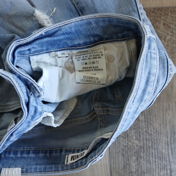 Lovers + Friends Distressed Raw cutoff denim short. Size 26 - Picture 4 of 5